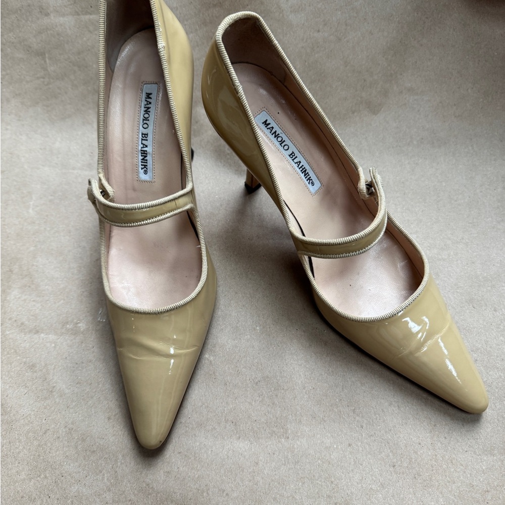 Manolo Blahnik Mary Jane, Beige Patent Pump Size 7